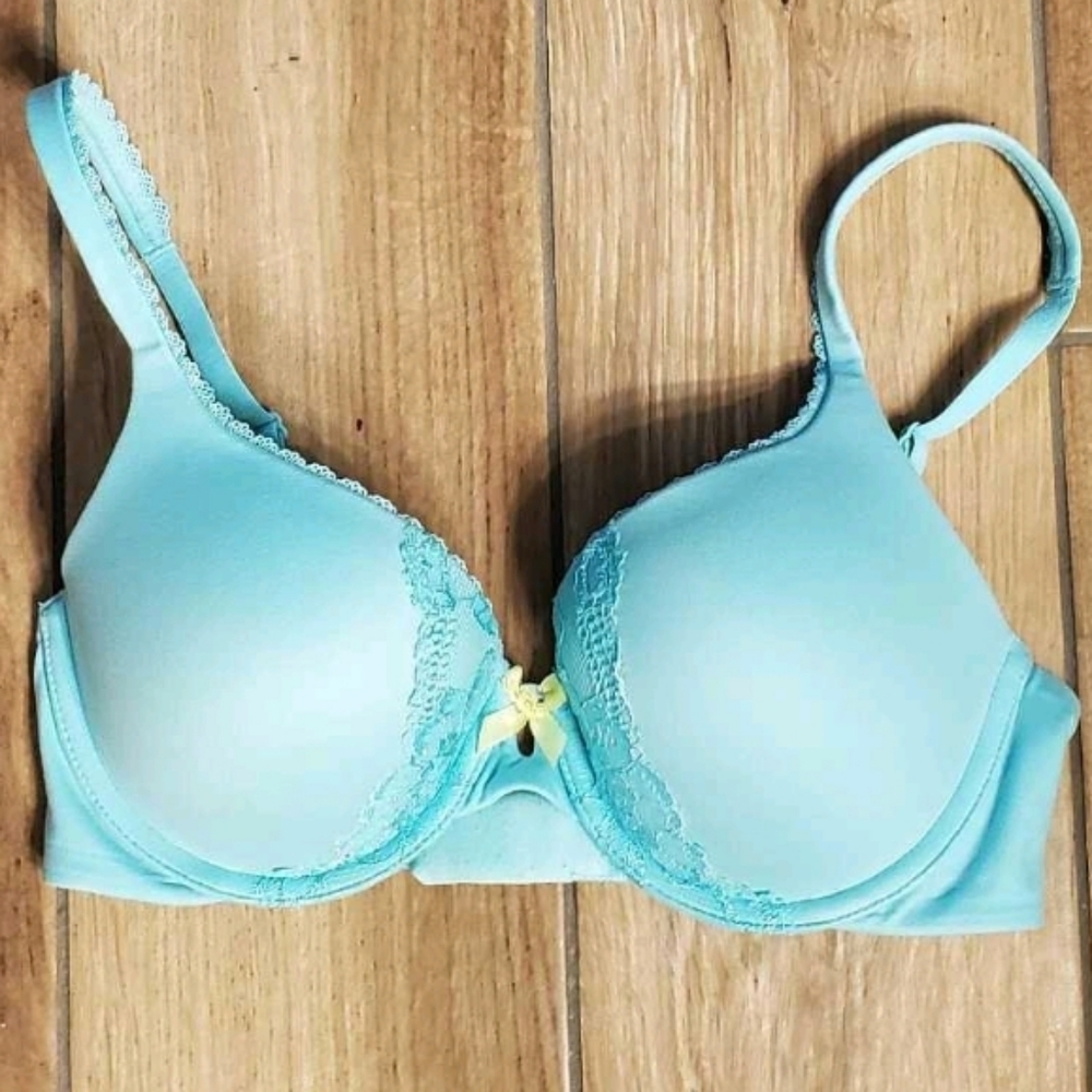 32D Bra Victoria Secret Body by Victoria padded perfect coverage